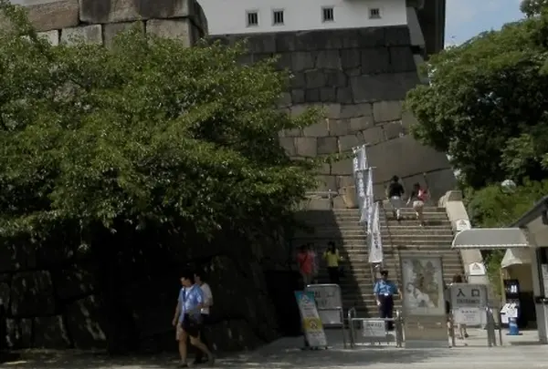 「鉄筋コンクリート製で天守閣の形をした郷土博物館」の原型は大阪城だった！