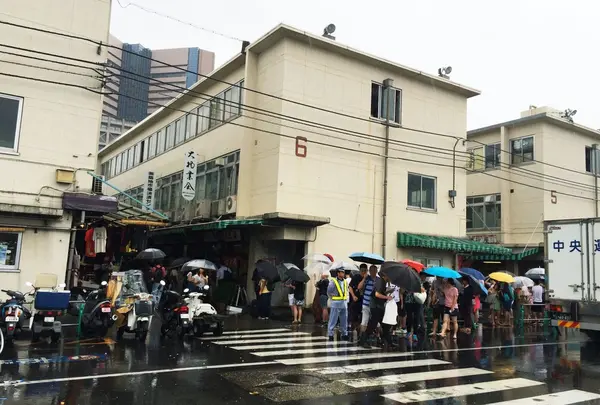 お店は6号館にあります