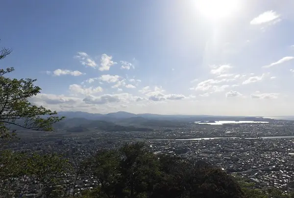 山頂付近から鳥取市街を一望