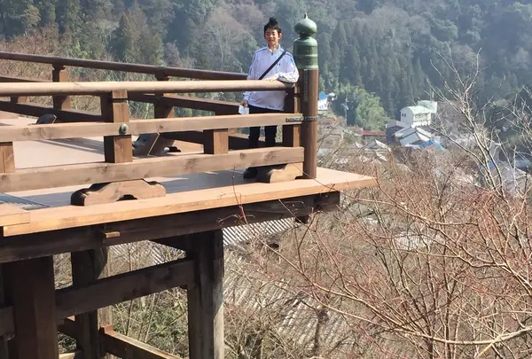 桜を見下ろす舞台作り