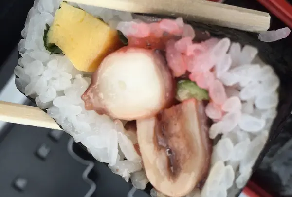 タコ巻き寿司