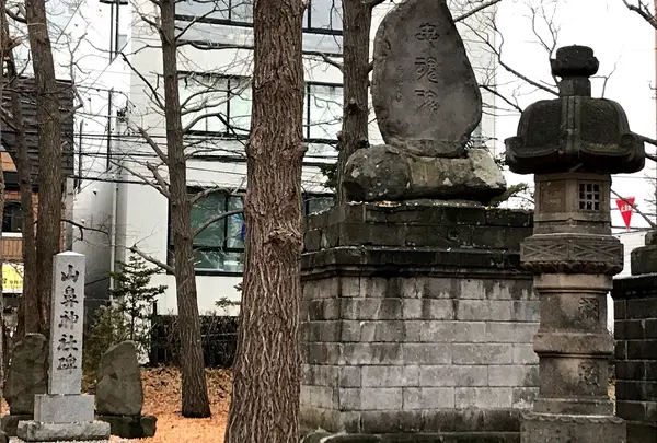 山鼻神社碑