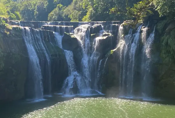 十分瀑布（Shifen Waterfall）の写真・動画_image_1046622