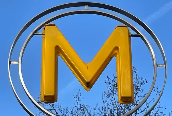 マルカデ・ポワッソニエ駅 (Station Marcadet-Poissonniers)