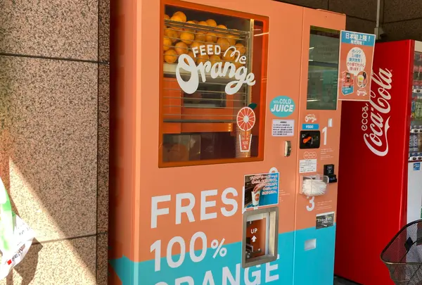フレッシュ生オレンジジュース自動販売機