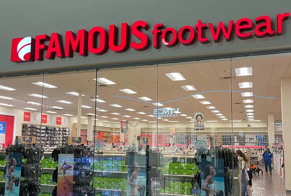 FAMOUS footwear at Guam Premier Outlets（グアム・プレミア・アウトレット）