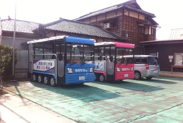 無料の電気バス