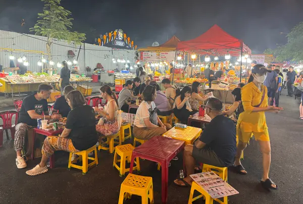 Night market / An Hải Tây