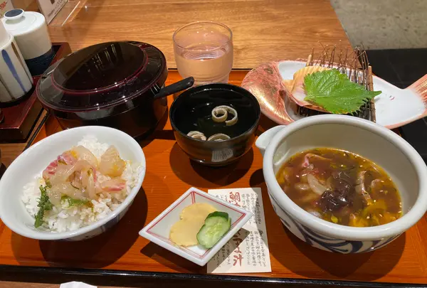 ①松山空港内　鯛めしかどや