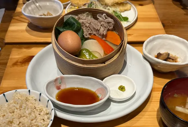 お食事処 極楽亭