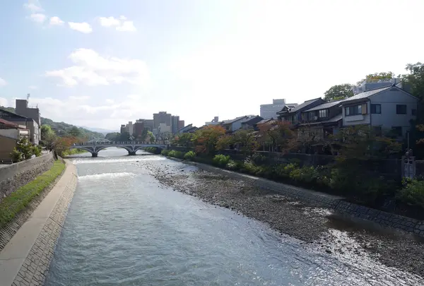 中の橋