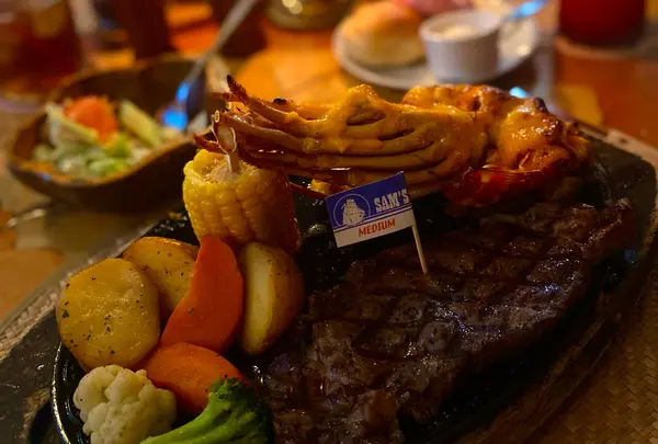 サムズ バイザシー 那覇店