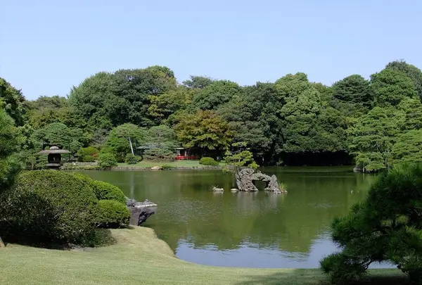 関東民は京都行く前にここ行って 巣鴨 六義園 旧古河庭園 を 時間でゆるてくプラン Holiday ホリデー