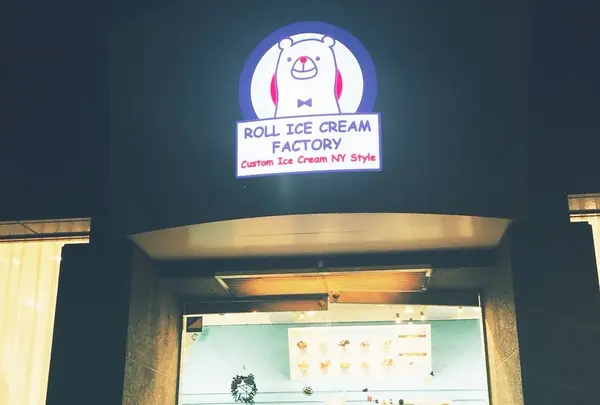 ロール アイス クリーム ファクトリー(ROLL ICE CREAM FACTORY)