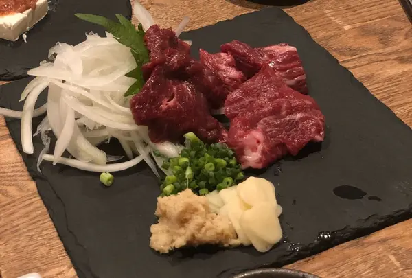 日本のお酒と馬肉料理 うまえびす