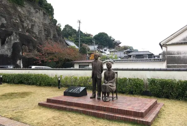 竹鶴政孝・リタ銅像