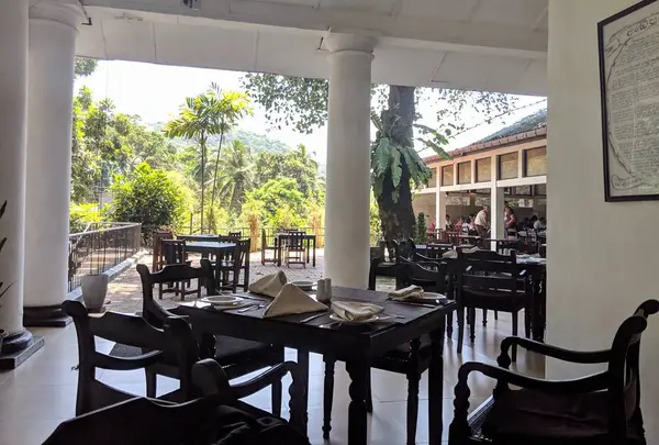 Ambepussa Rest House