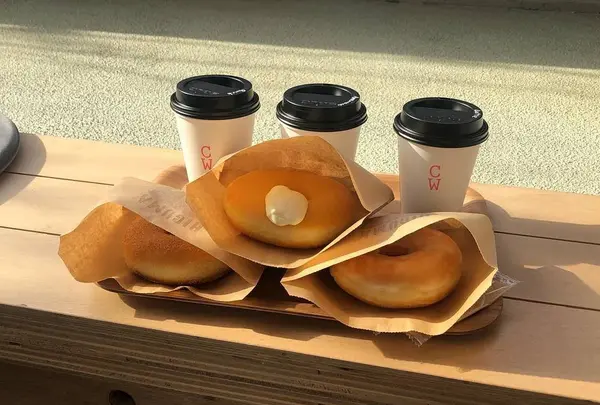 Coffee Wrights × HIGUMA Doughnuts（コーヒーライツ × ヒグマドーナツ） 表参道