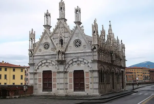 サンタ マリア デッラ スピーナ教会