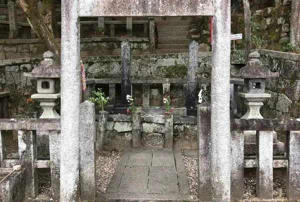 坂本龍馬墓