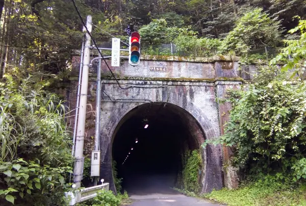 旧北陸本線伊良谷トンネル