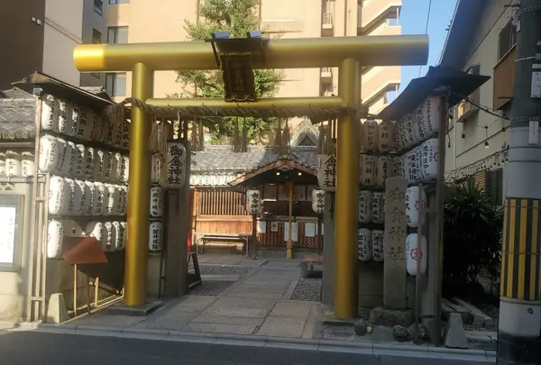 御金(みかね)神社黄金鳥居