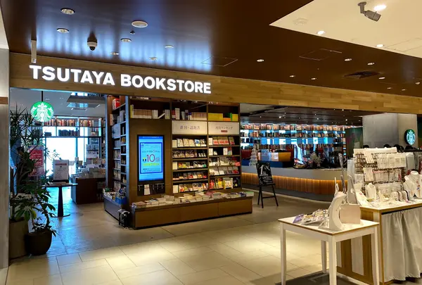 TSUTAYA BOOKSTORE 渋谷スクランブルスクエア店 (スターバックス・スタバ・STARBUCKS COFFEE)