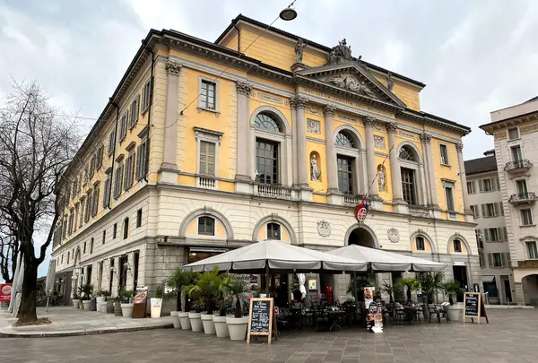 旧市街／市庁舎 (Municipio di Lugano)