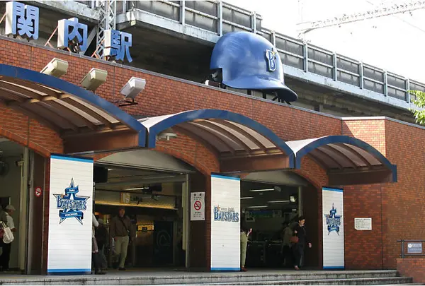 スタジアムを抜け、関内駅から電車で横浜駅へ