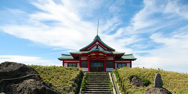 箱根の3神社を参拝しつつ自然もグルメも楽しんで、最後は足湯でスパークリングワイン