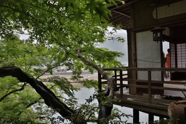 臥龍山荘