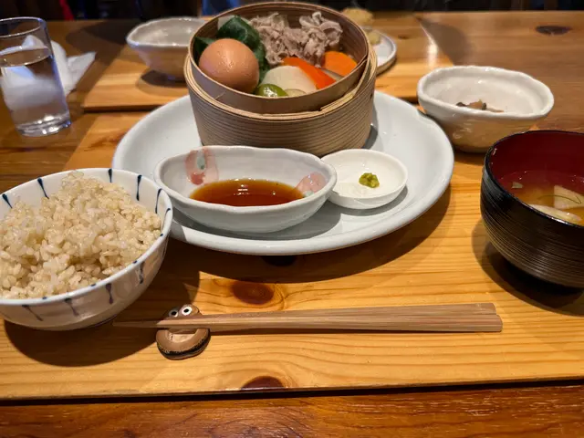 お食事処 極楽亭