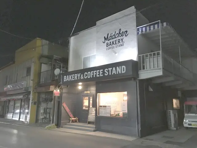 Mädchen BAKERY & COFFEE STAND