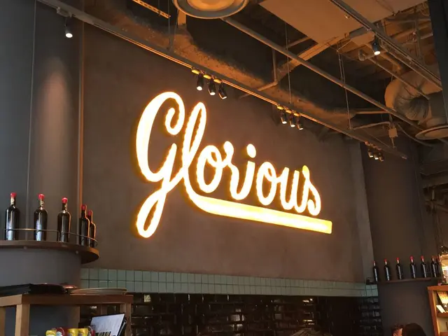 グロリアス チェーン カフェ（glorious chain cafe）