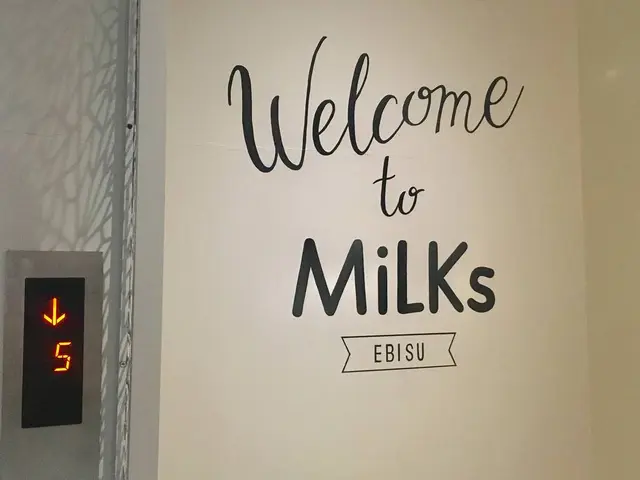 Milks - ミルクス Liquor on soft cream
