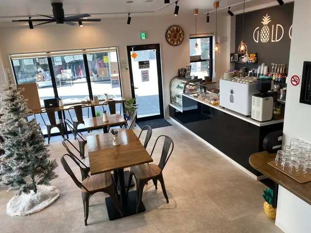 GOLD COAST Cafe + Dining