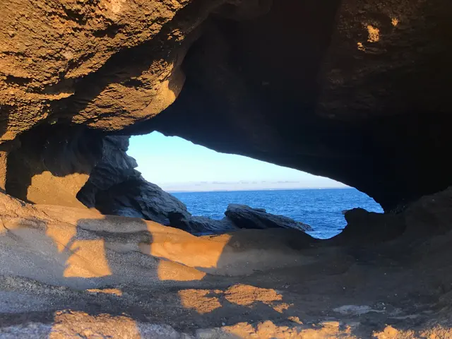 城ヶ島 馬の背洞門