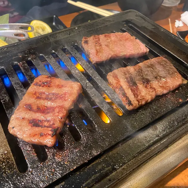 黒毛和牛とタンとハラミ 焼肉じゅんちゃん