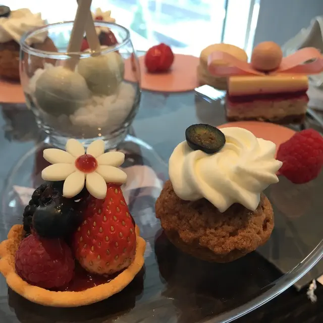 フォーシーズンズホテル丸の内 東京 Four Seasons Hotel Tokyo at Marunouchi