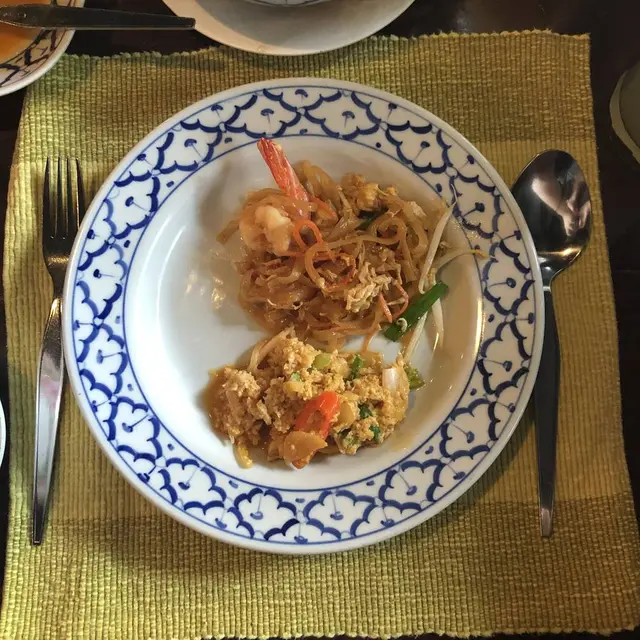 Ban Khun Mae Restaurant
