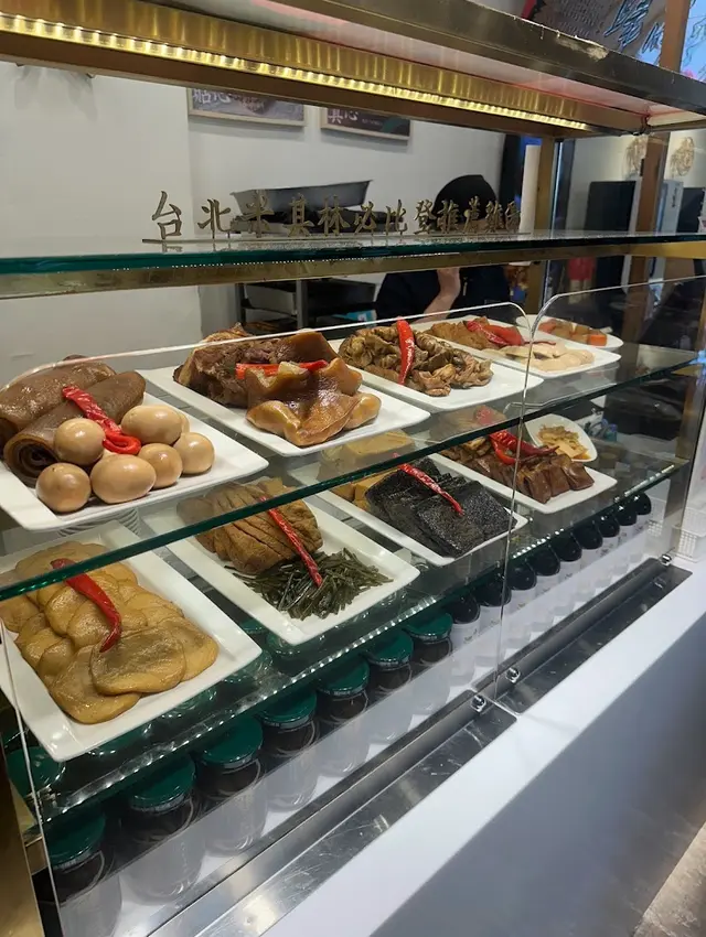 雙月食品社 濟南店 台北 善導寺｜雞湯 養生湯品 傳統美食 滷味 餐廳/外帶/外送