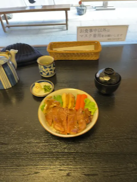 松阪肉 ステーキ 【寶来亭】 / 伊勢うどん しぐれ煮 お土産 【二光堂】/ 伊勢神宮へお参りの際は是非ご利用ください