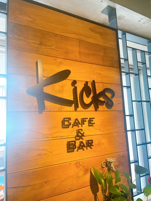Kicks Cafe&Bar