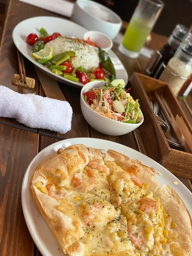Beee+マルシェ＆カフェ