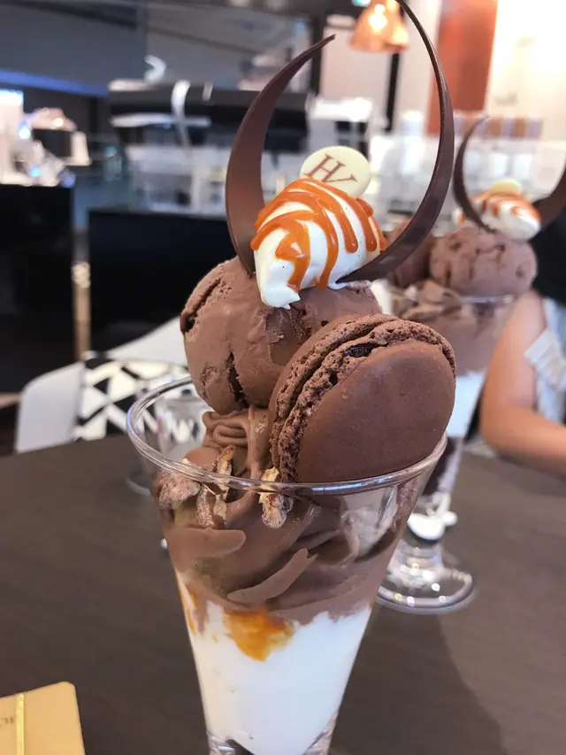ユーゴ・アンド・ヴィクトール表参道ヒルズ店
