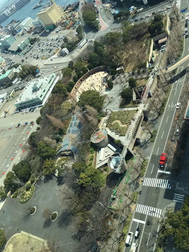 横浜マリンタワー