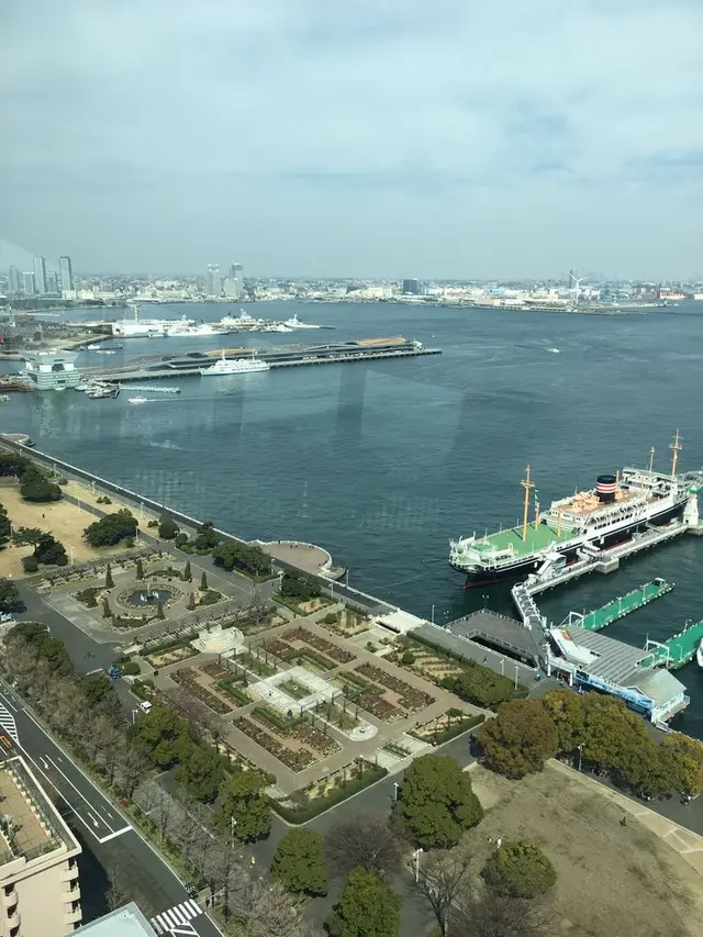 横浜マリンタワー