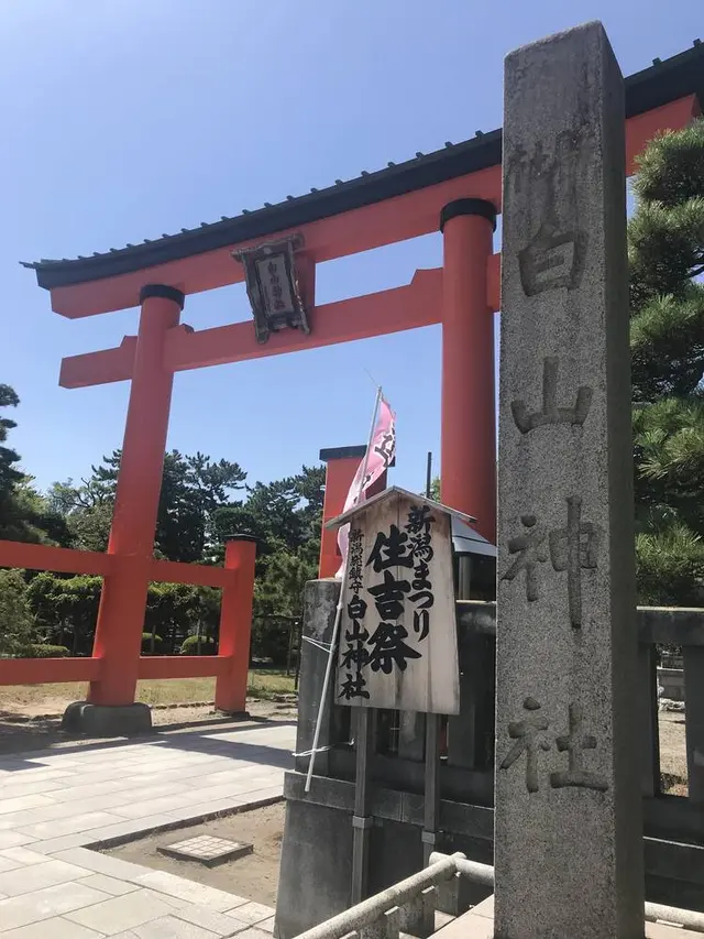 白山神社本殿
