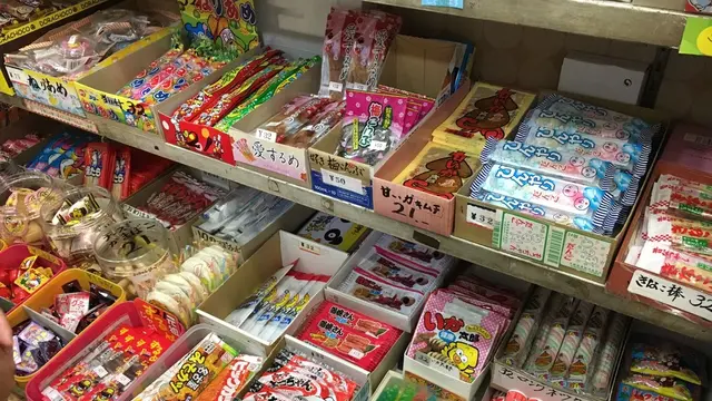 横浜・山手の駄菓子屋めぐり！小銭を握りしめて