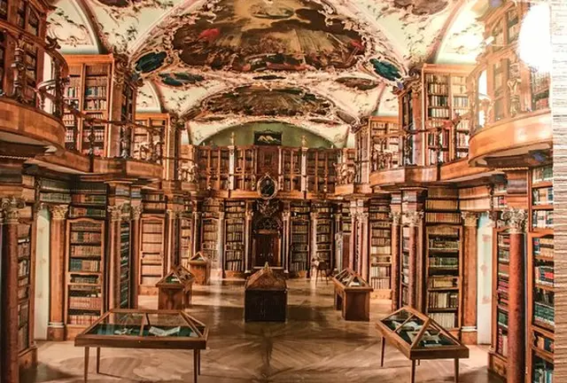 【スイス🇨🇭】世界遺産ザンクトガレン修道院と美しすぎる図書館を訪ねて